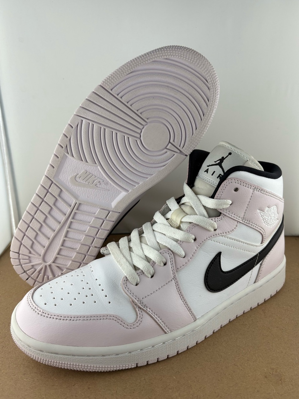 Women's Nike Air Jordan 1 Mid Barely Rose Shoes Sneakers BQ6472-500 Sz 10 (A4)
